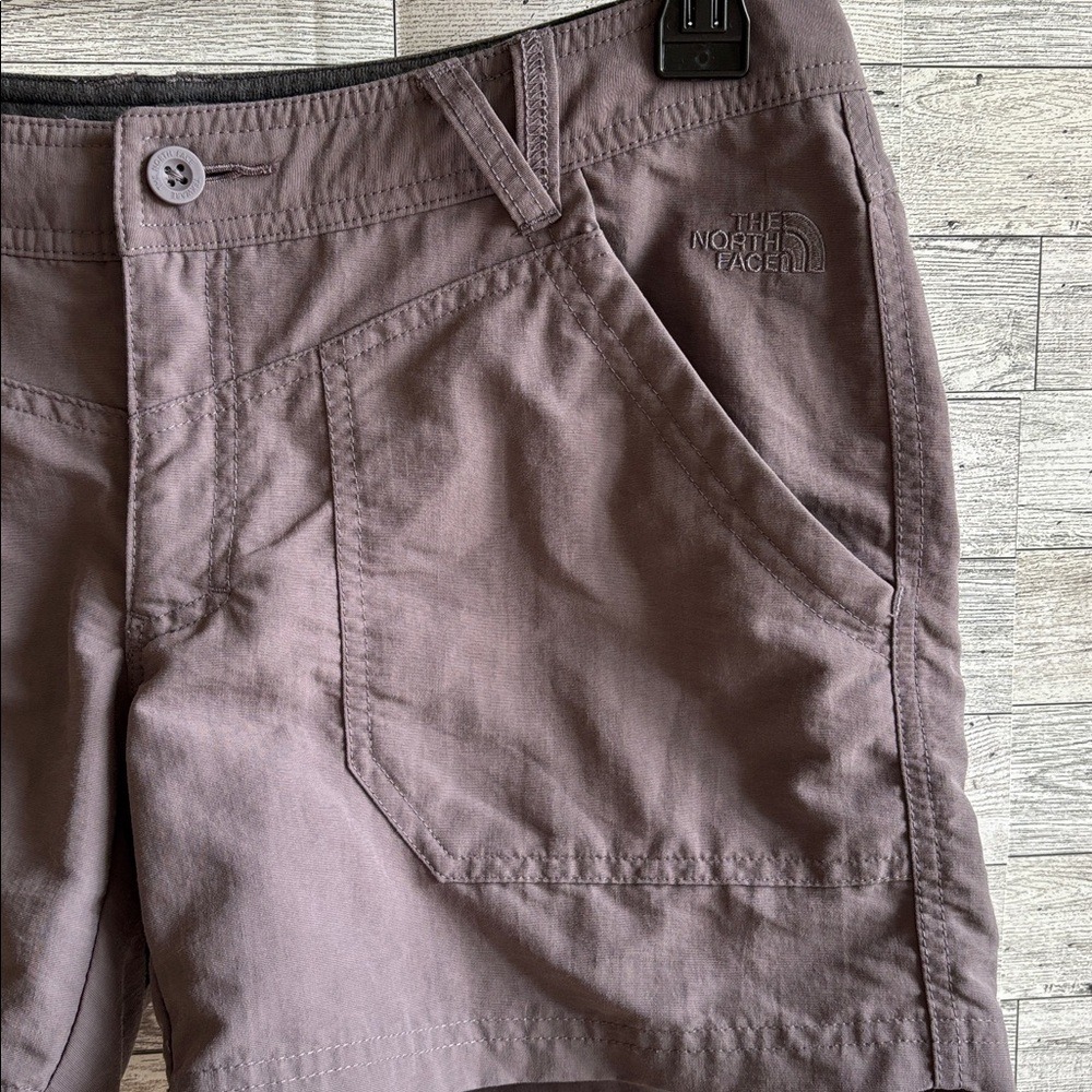 The North Face Hiking shorts Women's 12 hiking 4.5" Inseam walking gorpcore - Picture 2 of 9